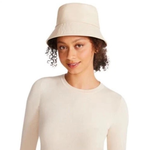 New - Steve Madden Women's Reversible Plaid/Cream Bucket Hat - Picture 3 of 7